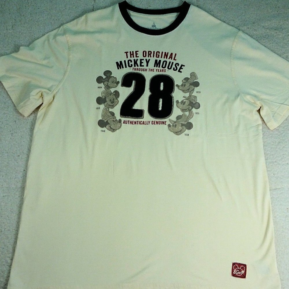 Disney Micky Mouse Through the Years Vault Large